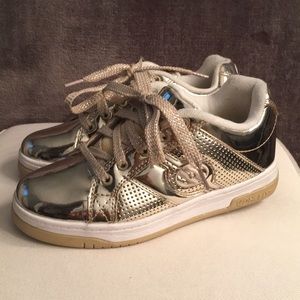 Gold metallic girl’s Heely’s